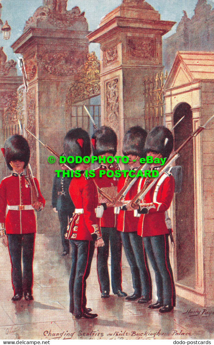 R489622 Changing Sentries Outside. Buckingham Palace. Military In London. Tuck. - Autres & Non Classés