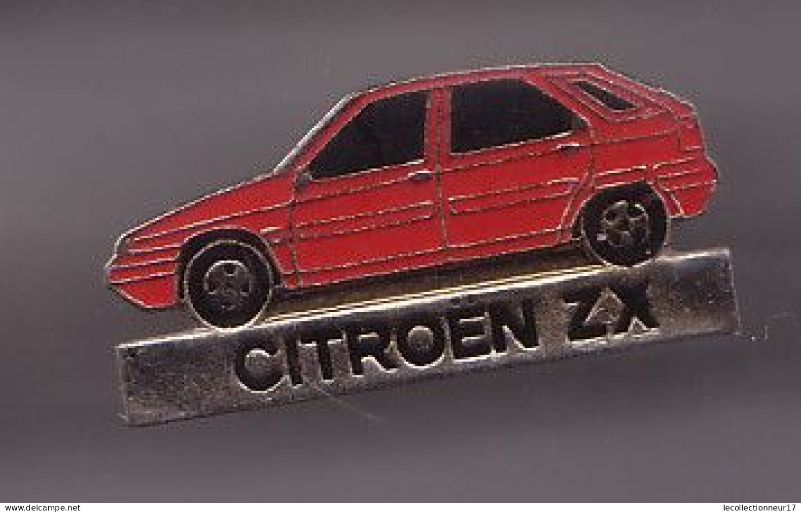 Pin's   Citroën ZX  De Couleur Rouge  Réf 871 - Citroën