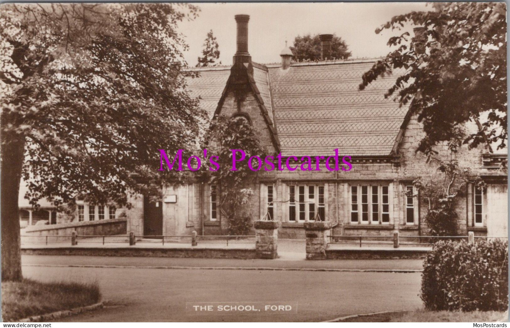 Northumberland Postcard - The School, Ford Village DZ181 - Andere & Zonder Classificatie
