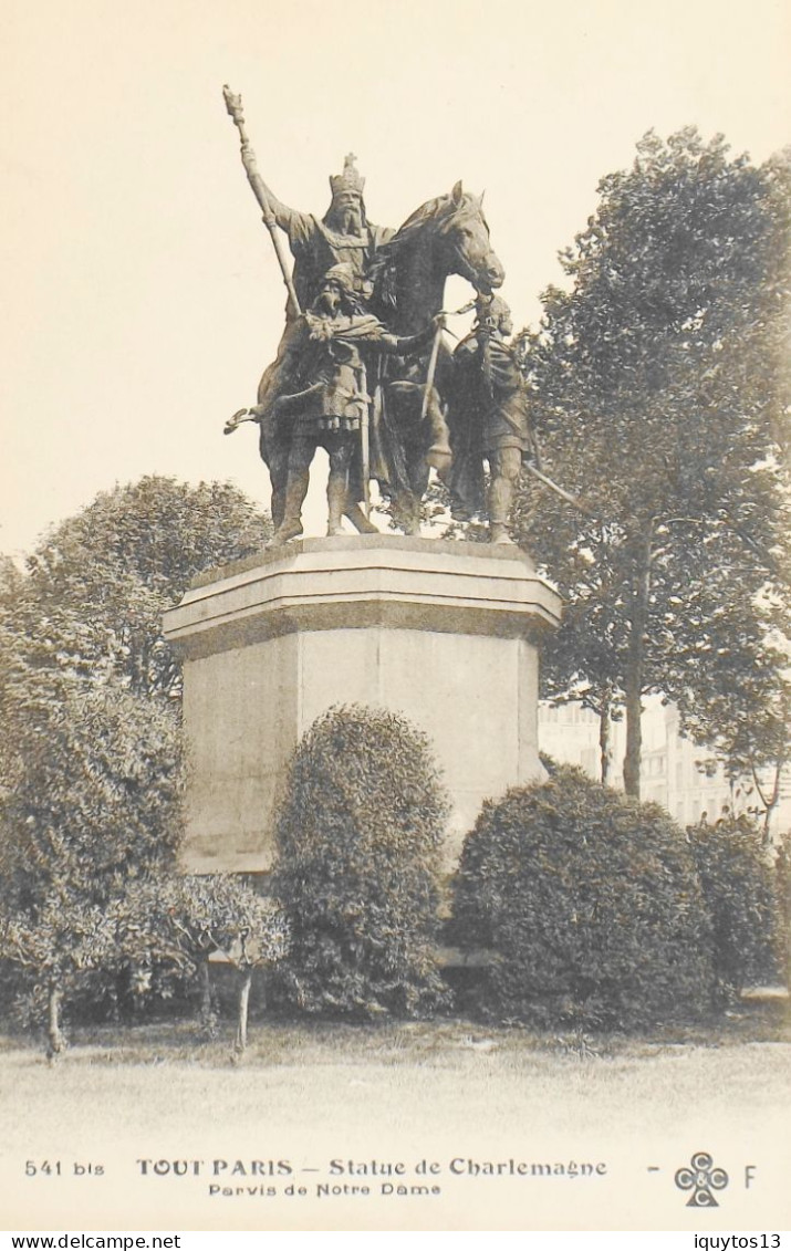 CPA. [75] > TOUT PARIS > 541 Bis - Parvis De Notre Dame - Statue De Charlemagne - (IVe Arrt.) - 1910 - Coll. F. Fleury - District 04