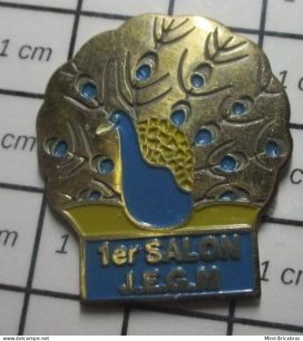 1618c Pin's Pins / Beau Et Rare / ANIMAUX / OISEAU PAON 1e SALON JEGM - Dieren