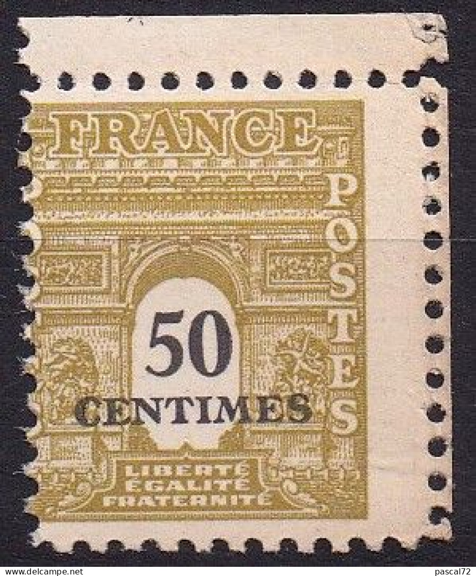 1945 Y&T 704 Variété PIQUAGE A CHEVAL COIN DE FEUILLE N** - Unused Stamps