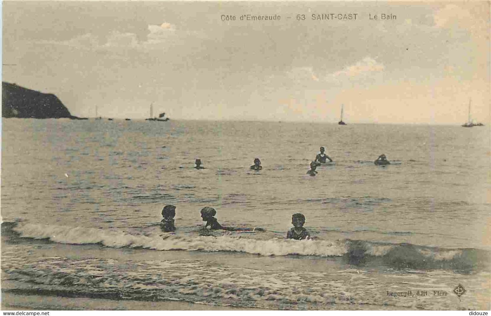 22 - Saint Cast - Le Bain - Animée - Scènes De Plage - CPA - Voir Scans Recto-Verso - Saint-Cast-le-Guildo