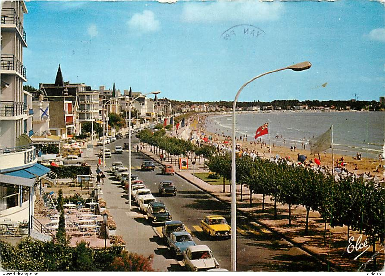 Automobiles - Royan - La Grande Plage Vers Saint Georges De Didonne - CPM - Voir Scans Recto-Verso - Voitures De Tourisme