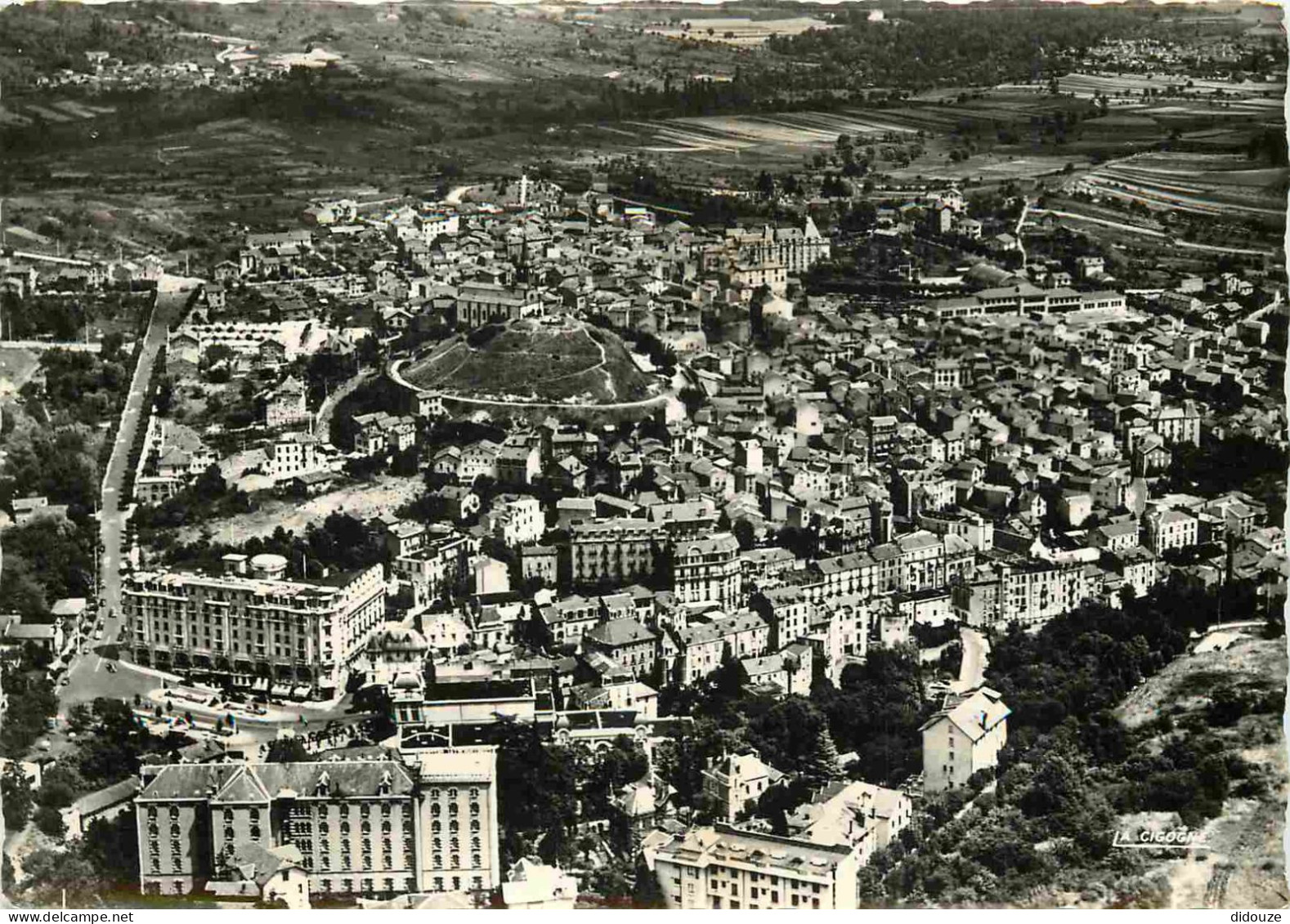 63 - Chatelguyon - Vue Générale Aérienne - Mention Photographie Véritable - Carte Dentelée - CPSM Grand Format - Voir Sc - Châtel-Guyon