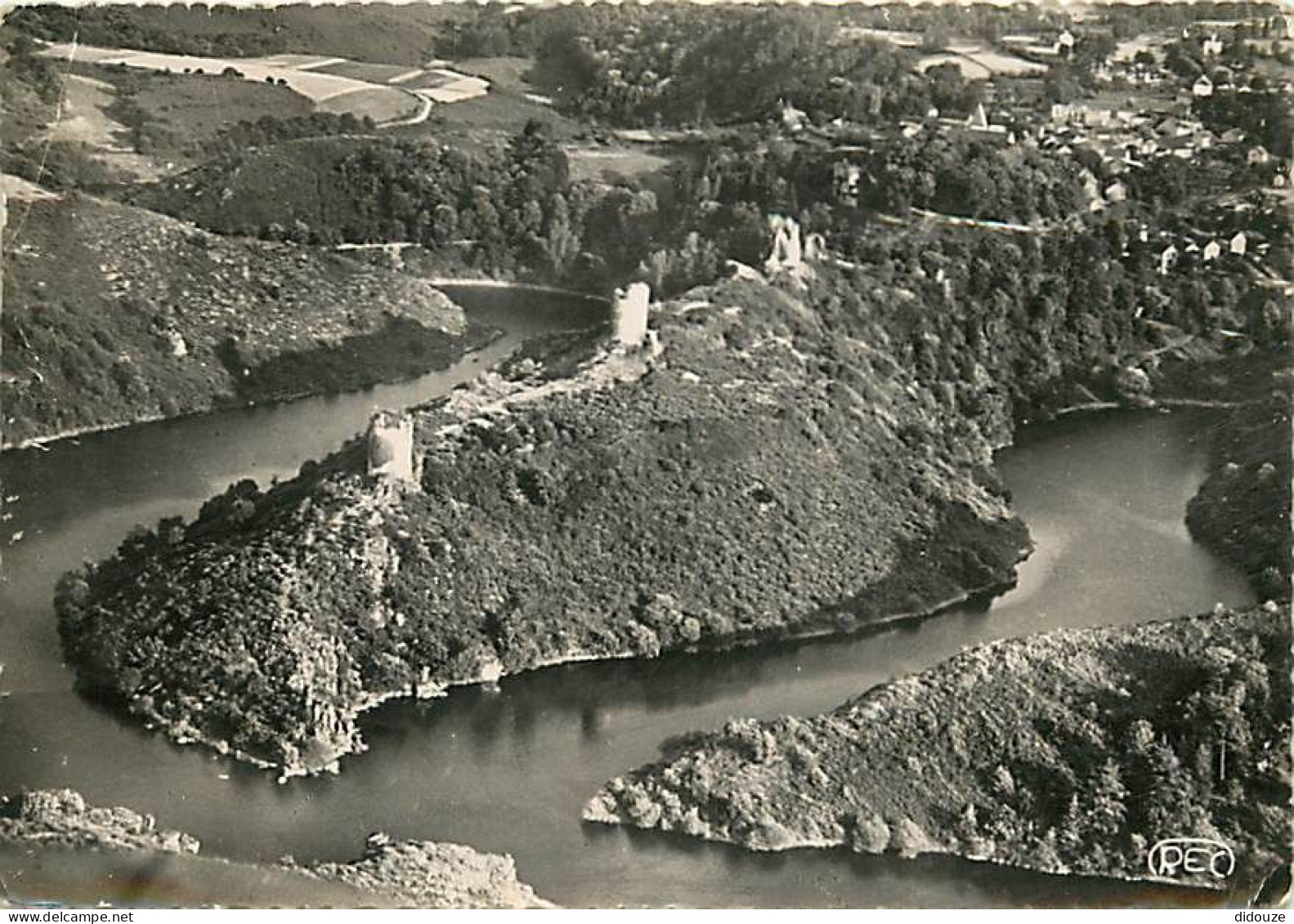 23 - Crozant - Par Avion - Les Ruines De Crozant Au Confluent De La Creuse Et De La Sédelle - Vue Aérienne - Carte Dente - Crozant