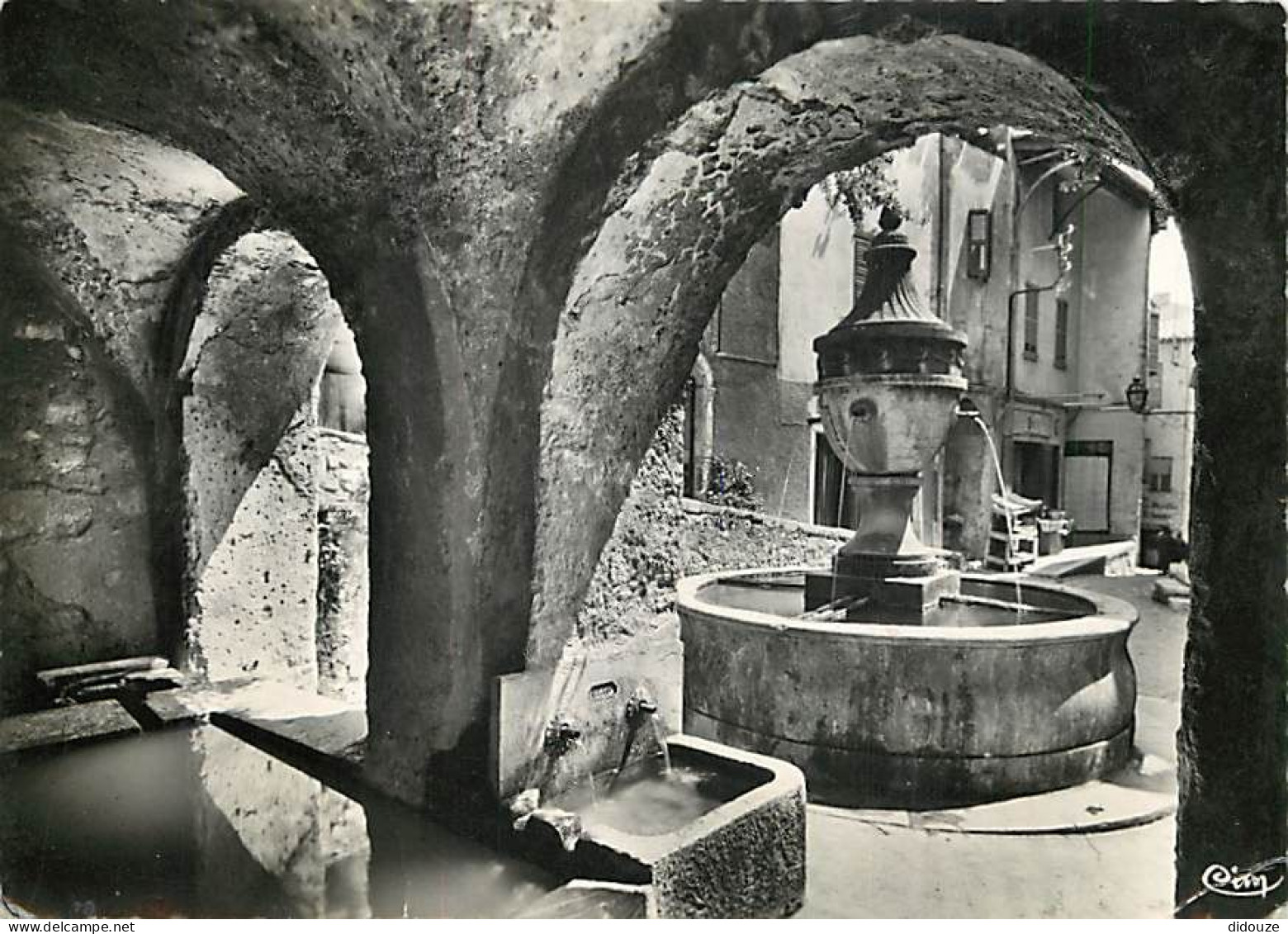 06 - Saint Paul De Vence - La Fontaine - Mention Photographie Véritable - Carte Dentelée - CPSM Grand Format - Etat Pli  - Saint-Paul