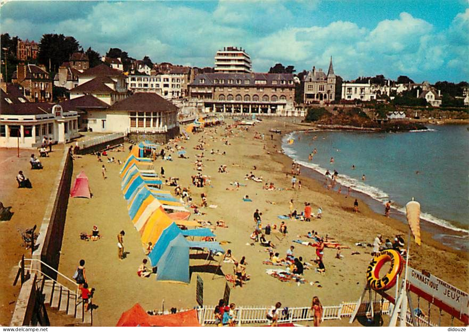 22 - Saint Quay Portrieux - Le Casino Et La Plage - Scènes De Plage - Flamme Postale De Saint Quay Portrieux - CPM - Voi - Saint-Quay-Portrieux