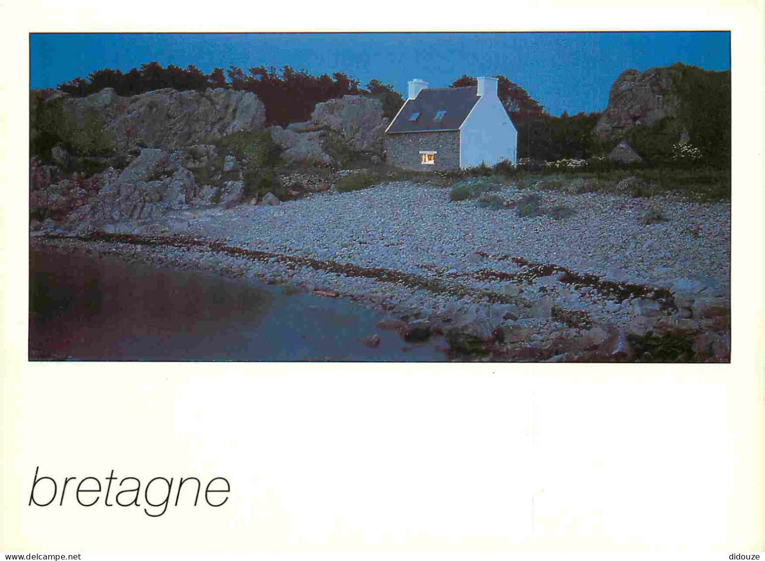 Régions - Bretagne - Maison Typique Blottie Entre Les Rochers - CPM - Voir Scans Recto-Verso - Bretagne