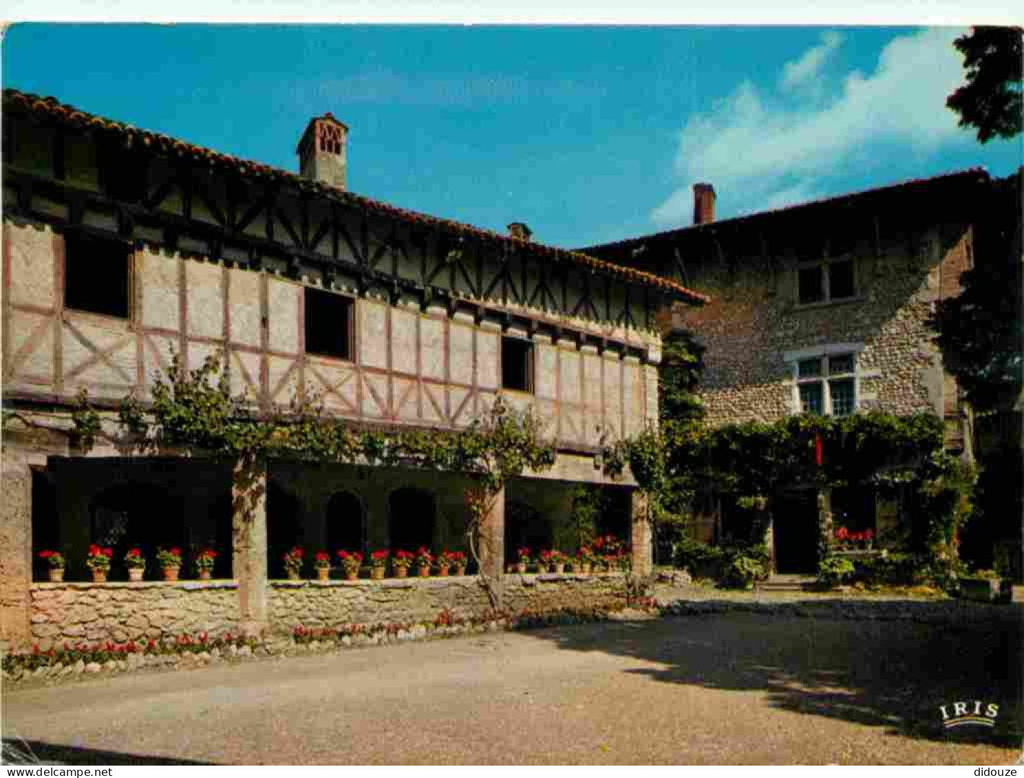 01 - Pérouges - Maison Fleurie - Cité Médiévale - Vieilles Pierres - CPM - Voir Scans Recto-Verso - Pérouges