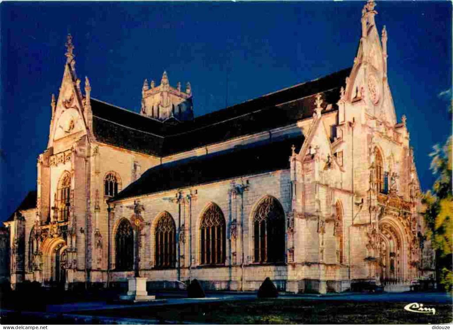 01 - Bourg En Bresse - Eglise De Brou - Vue De Nuit - CPM - Voir Scans Recto-Verso - Brou - Kirche