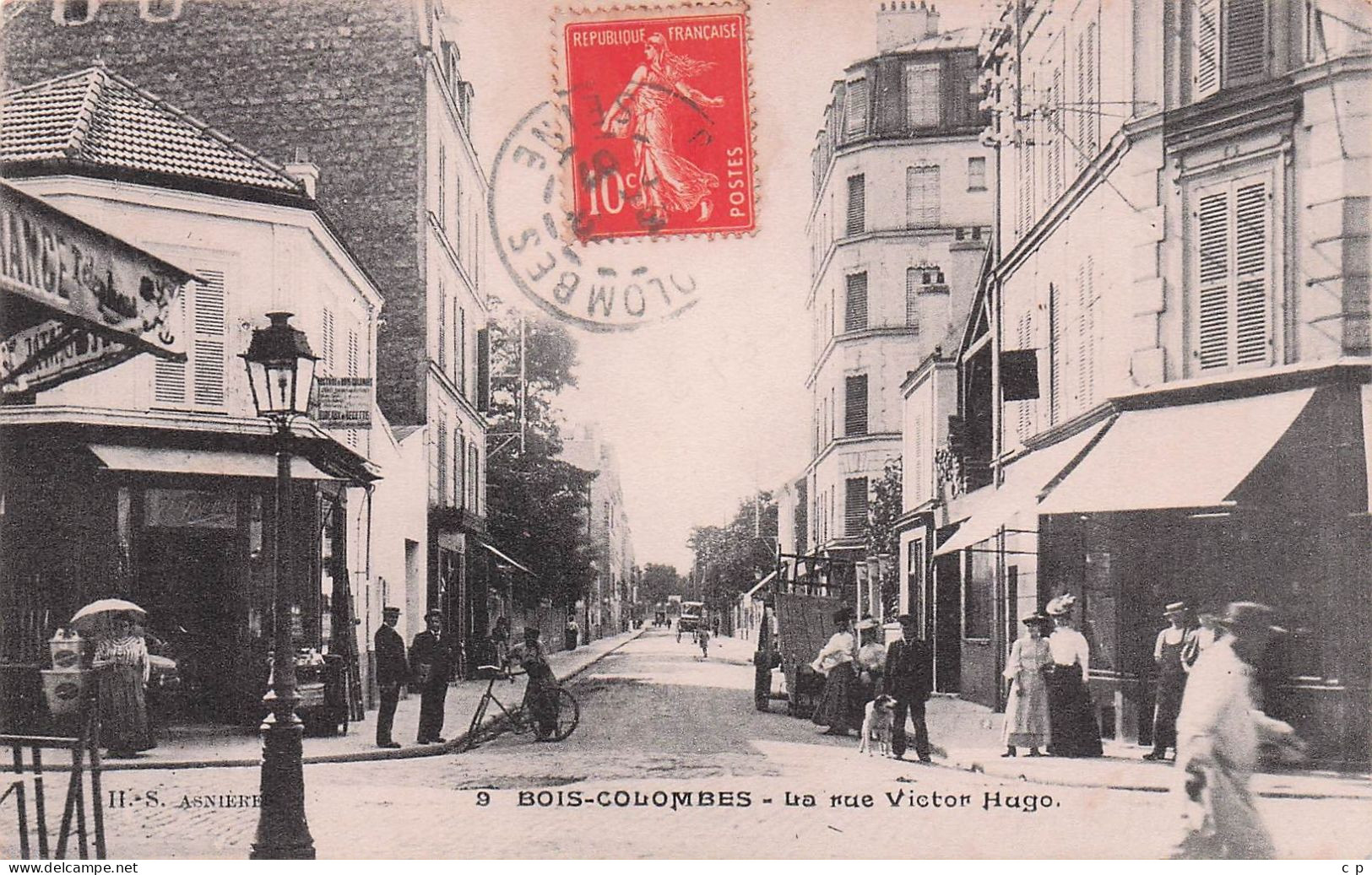 Bois Colombes -  La Rue Victor Hugo -   CPA °J - Colombes