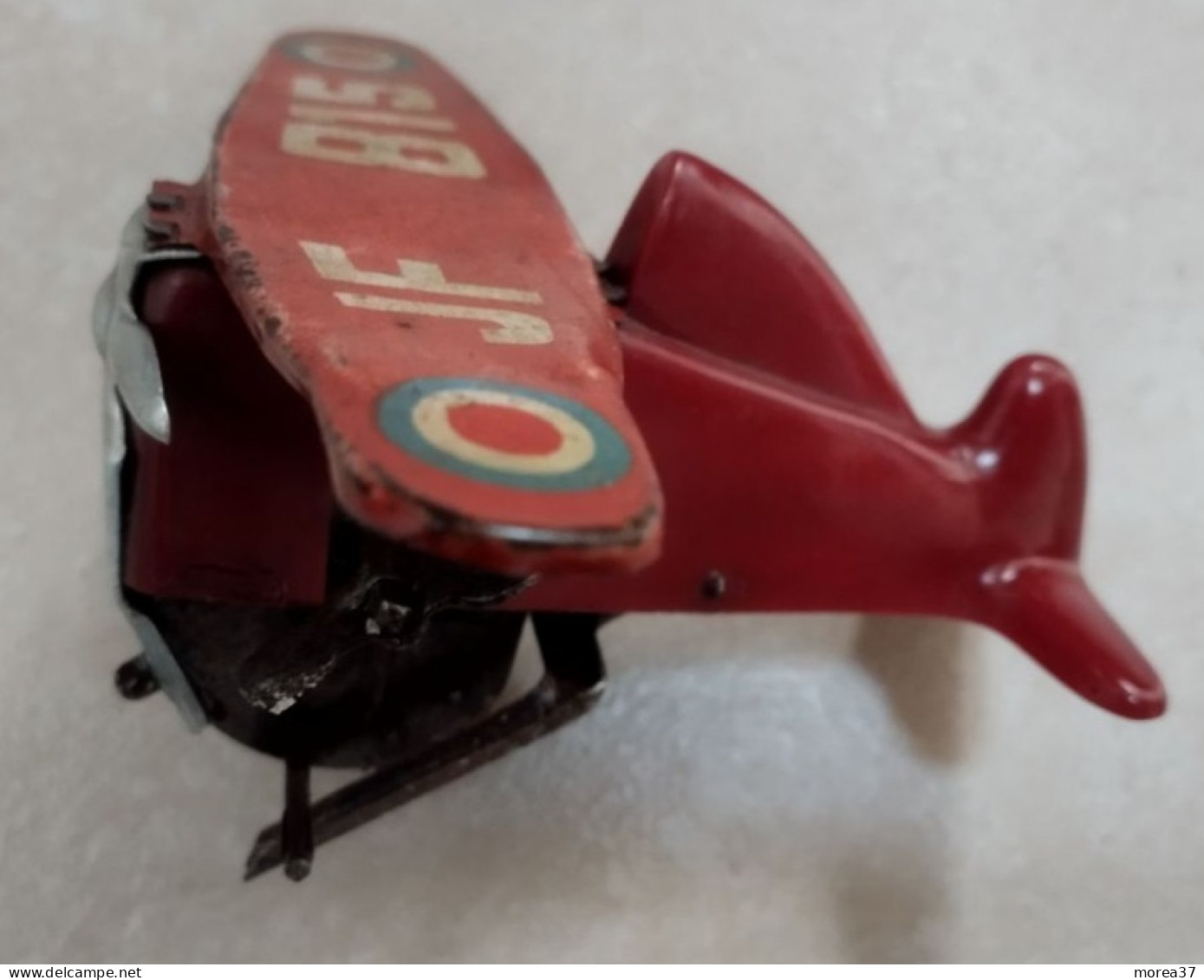 PETIT AVION LOOPING JOUEF " JF 815 " EN TÔLE ET PLASTIQUE - Toy Memorabilia