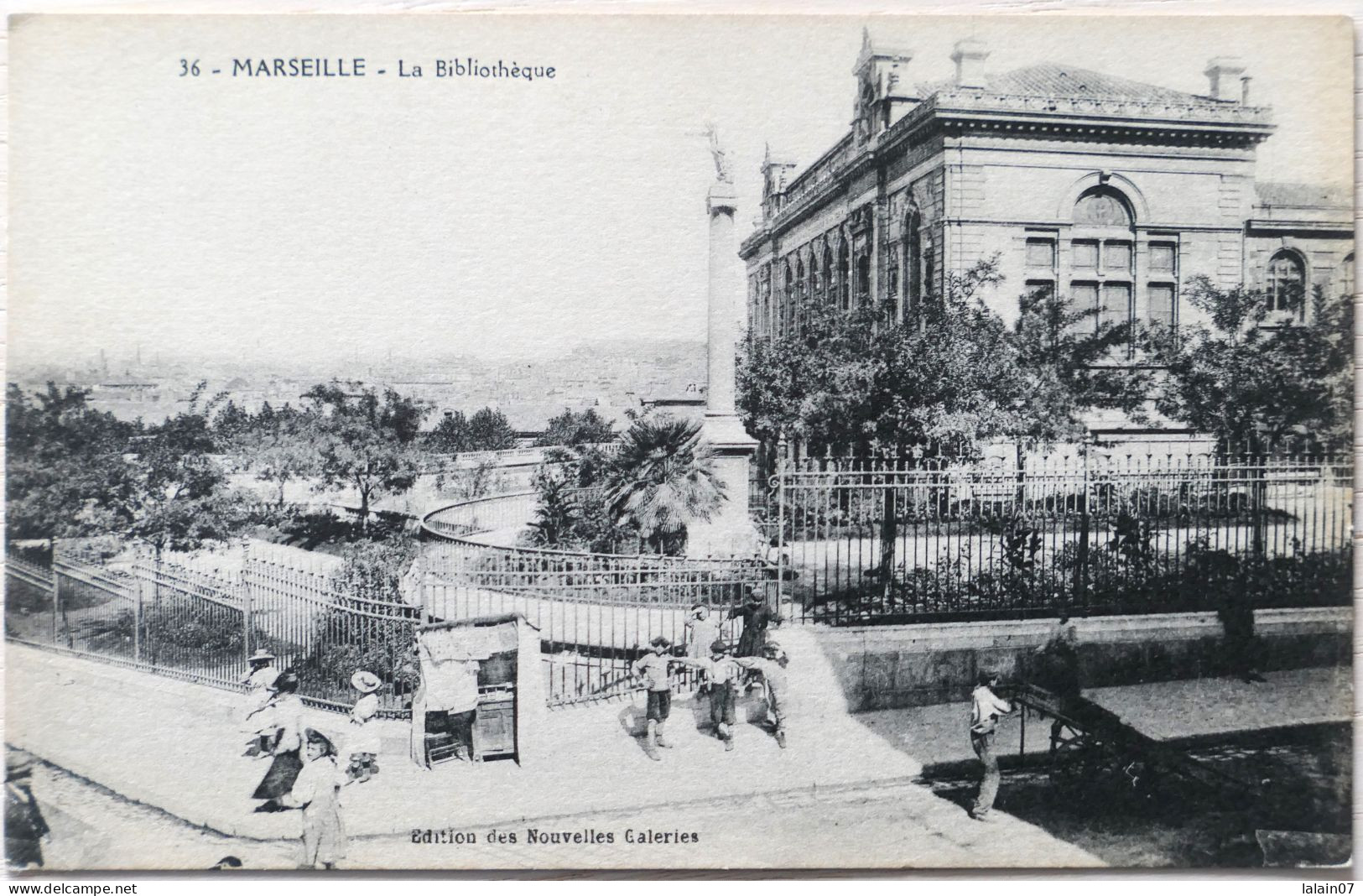 C. P. A. : 13 : MARSEILLE : La Bibliothèque, Animé - Canebière, Stadtzentrum