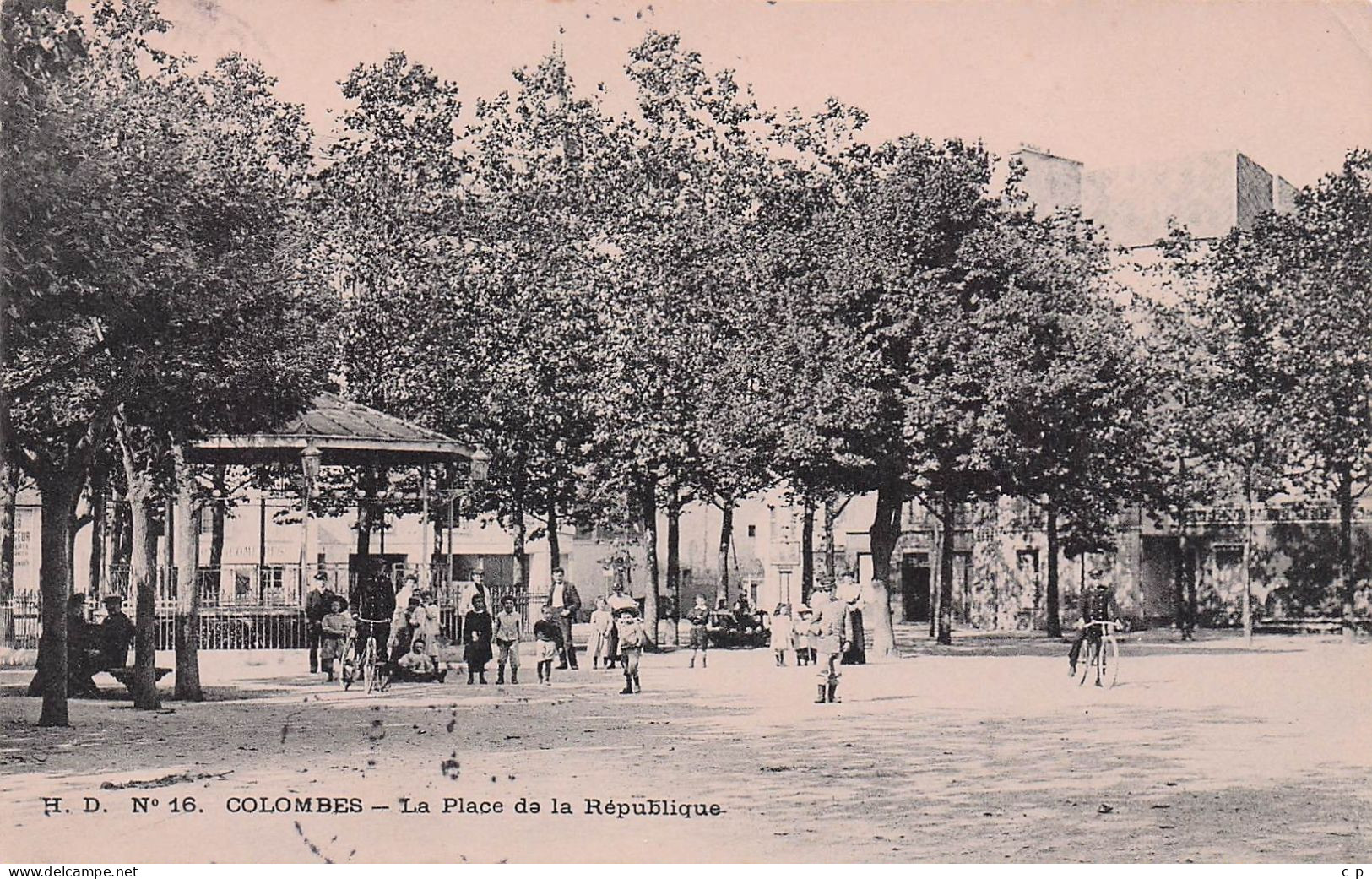 Colombes - Place Republique - Kiosque   - CPA °J - Colombes