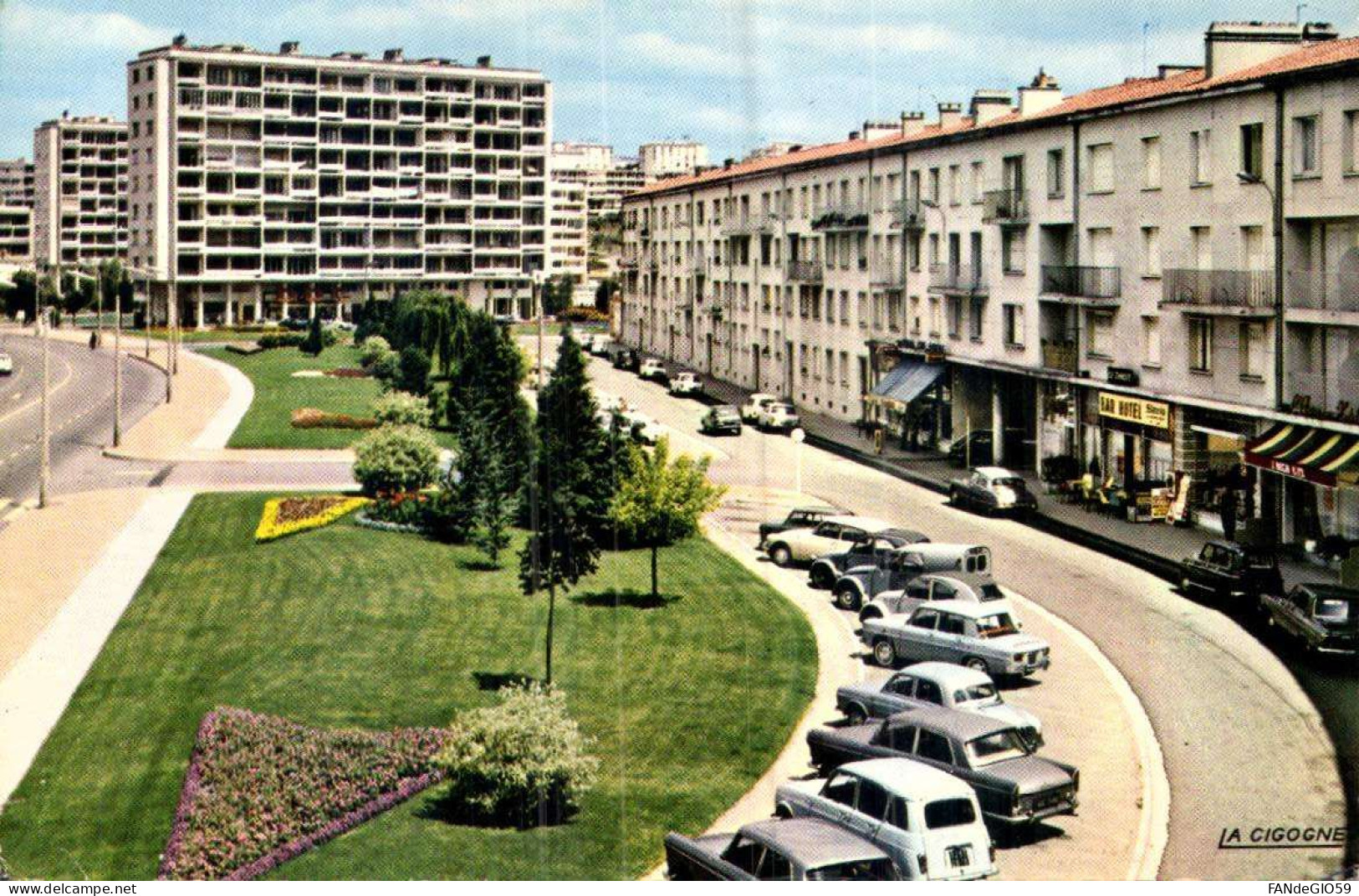 Voitures De Tourisme ANGOULEME  // 104 - Turismo