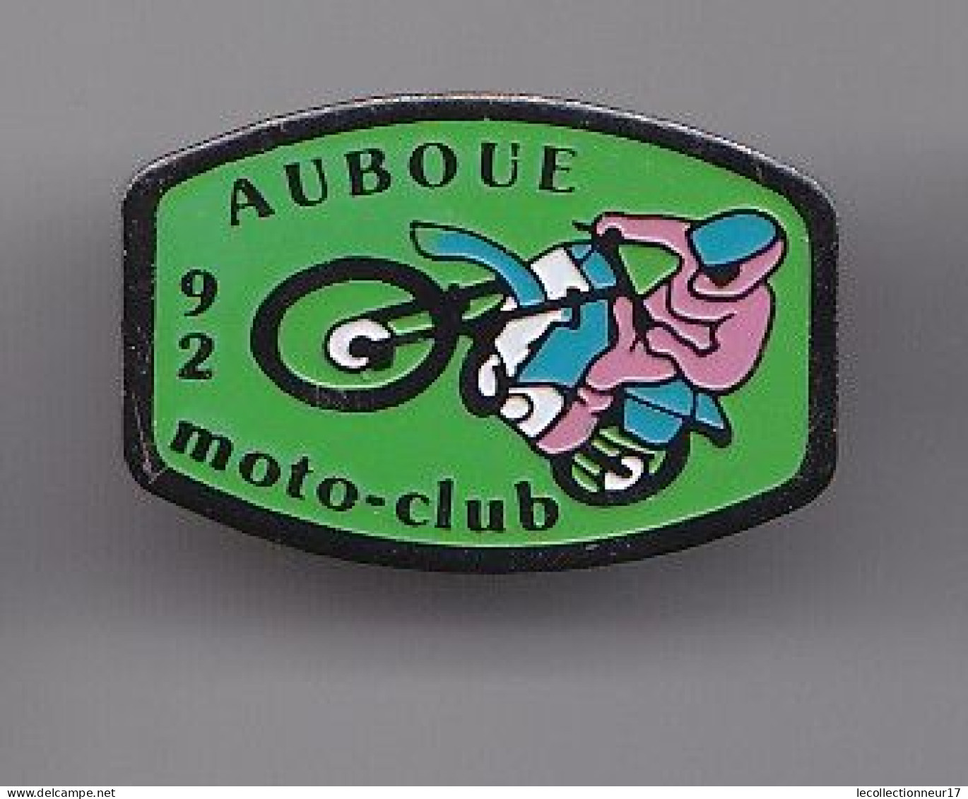 Pin's Auboué 92 Moto Club Réf 5864 - Altri & Non Classificati