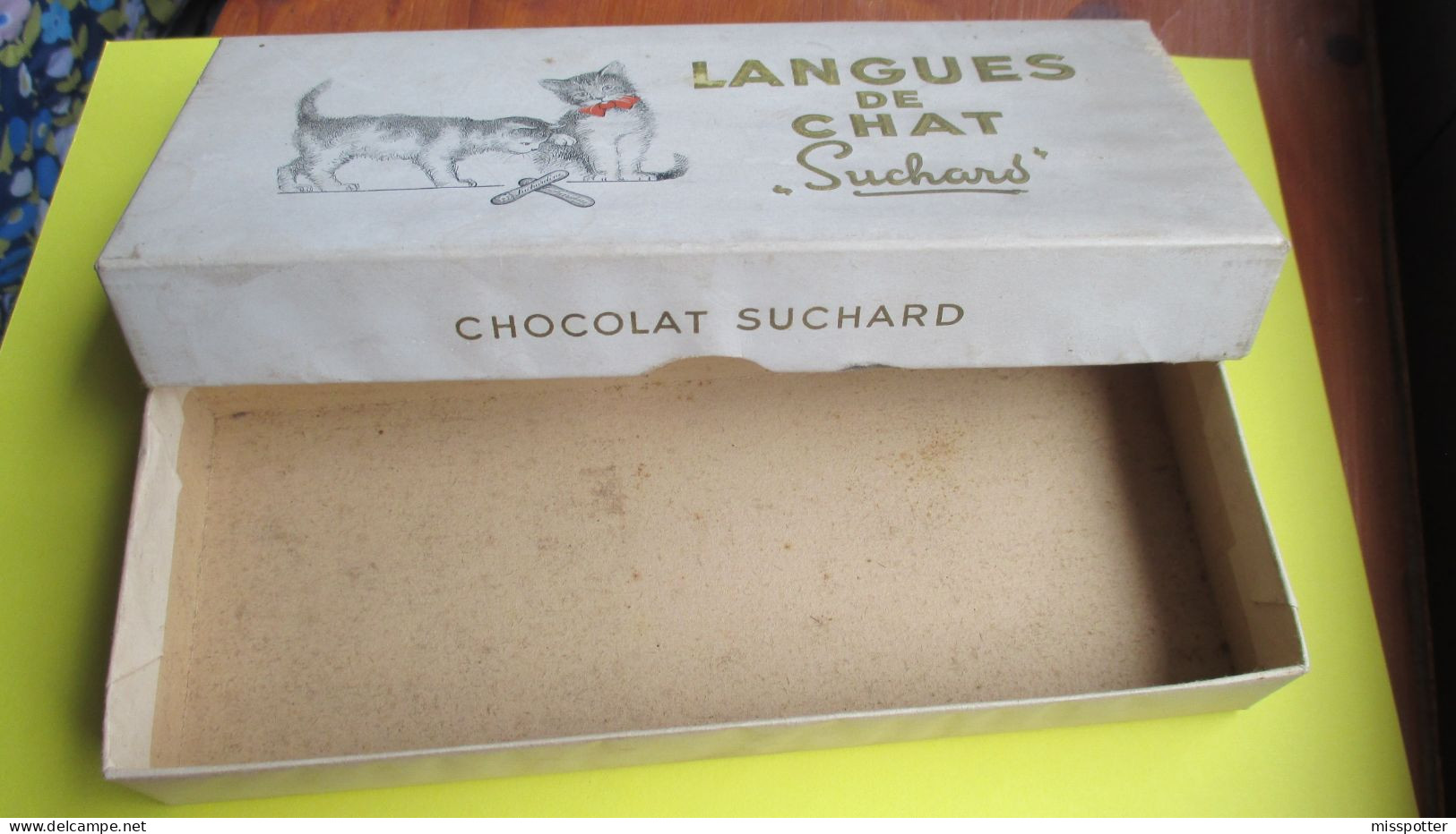 Ancienne Boîte à Biscuits En Carton Langues De Chat Suchard 21 Cm De Long / 8 Cm De Large Et 3 Cm De Haut - Altri & Non Classificati