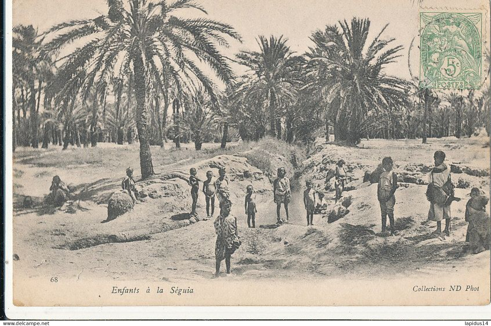 AY 488 /    CPA     TUNISIE - ENFANTS A LA SEGUIA - Tunesien