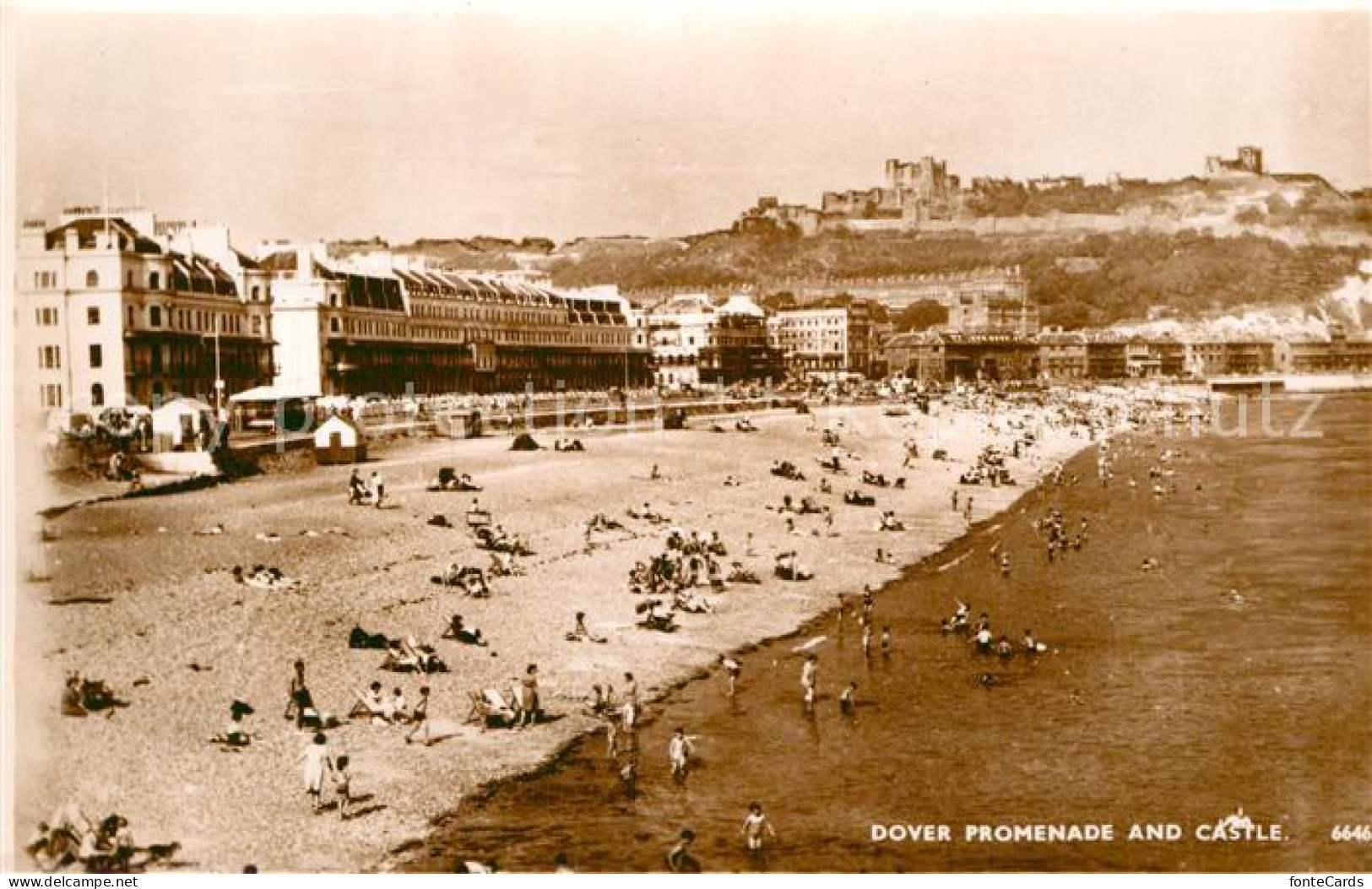 43005570 Dover Kent Promenade Beach And Castle Dover - Sonstige & Ohne Zuordnung