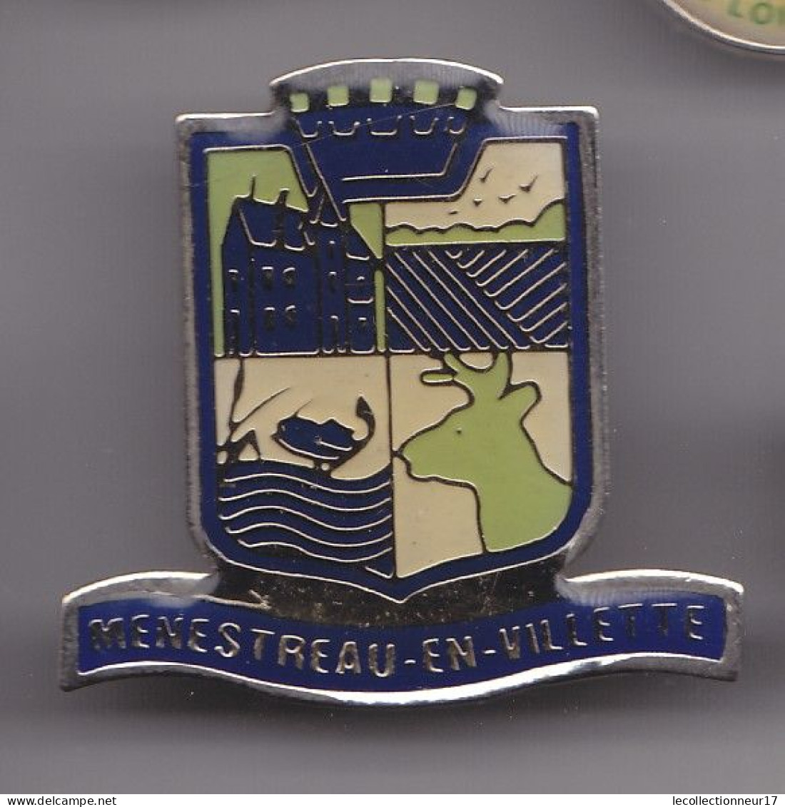 Pin's Ecusson Blason Menestreau En Villette Dpt 45  Réf 7358JL - Città