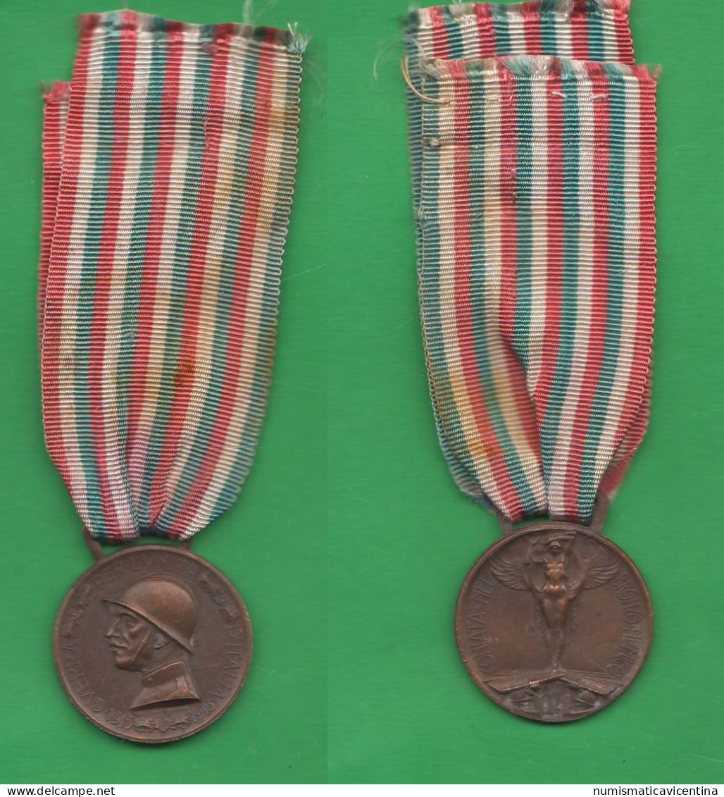 Medaglia Coniata Nel Bronzo Nemico 1915 / 1918 Nastrino Tricolore Coevo Italy Medal - Italy