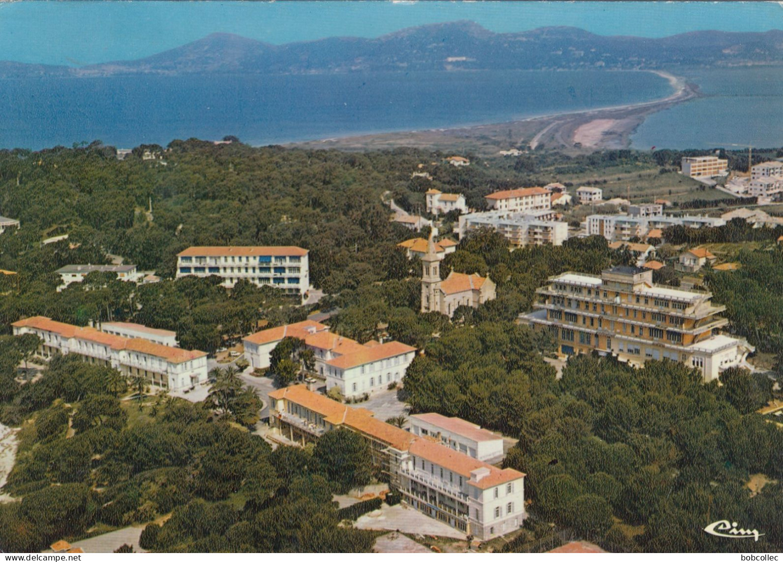 GIENS (Var): Hôpital Renée-Sabran Et Le Village - Vue Aérienne - Other & Unclassified