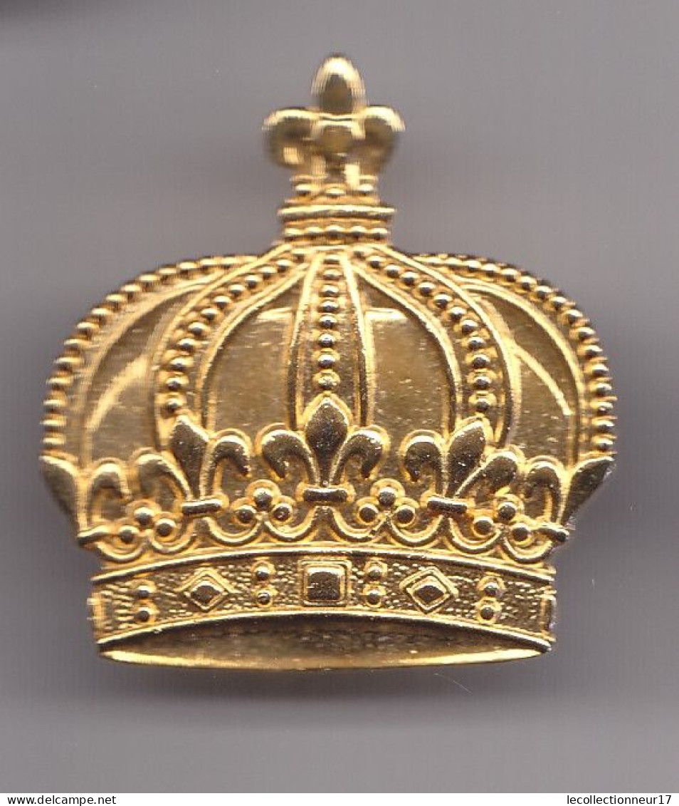 Pin's Couronne De Roi Réf 7019JL - Altri & Non Classificati