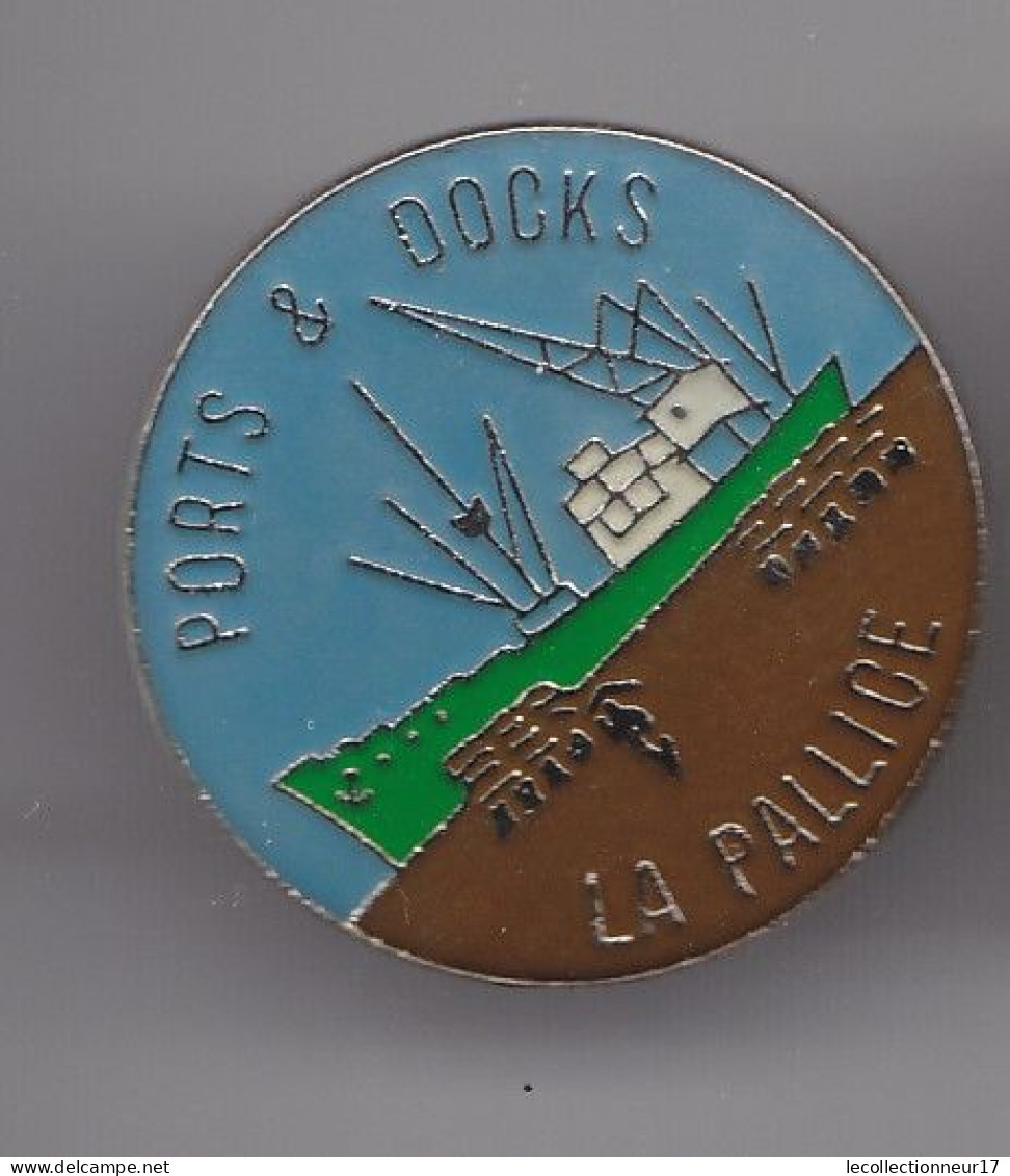 Pin's Ports & Docks La Pallice En Charente Maritime Dpt 17 Bateau Réf 2865 - Cities