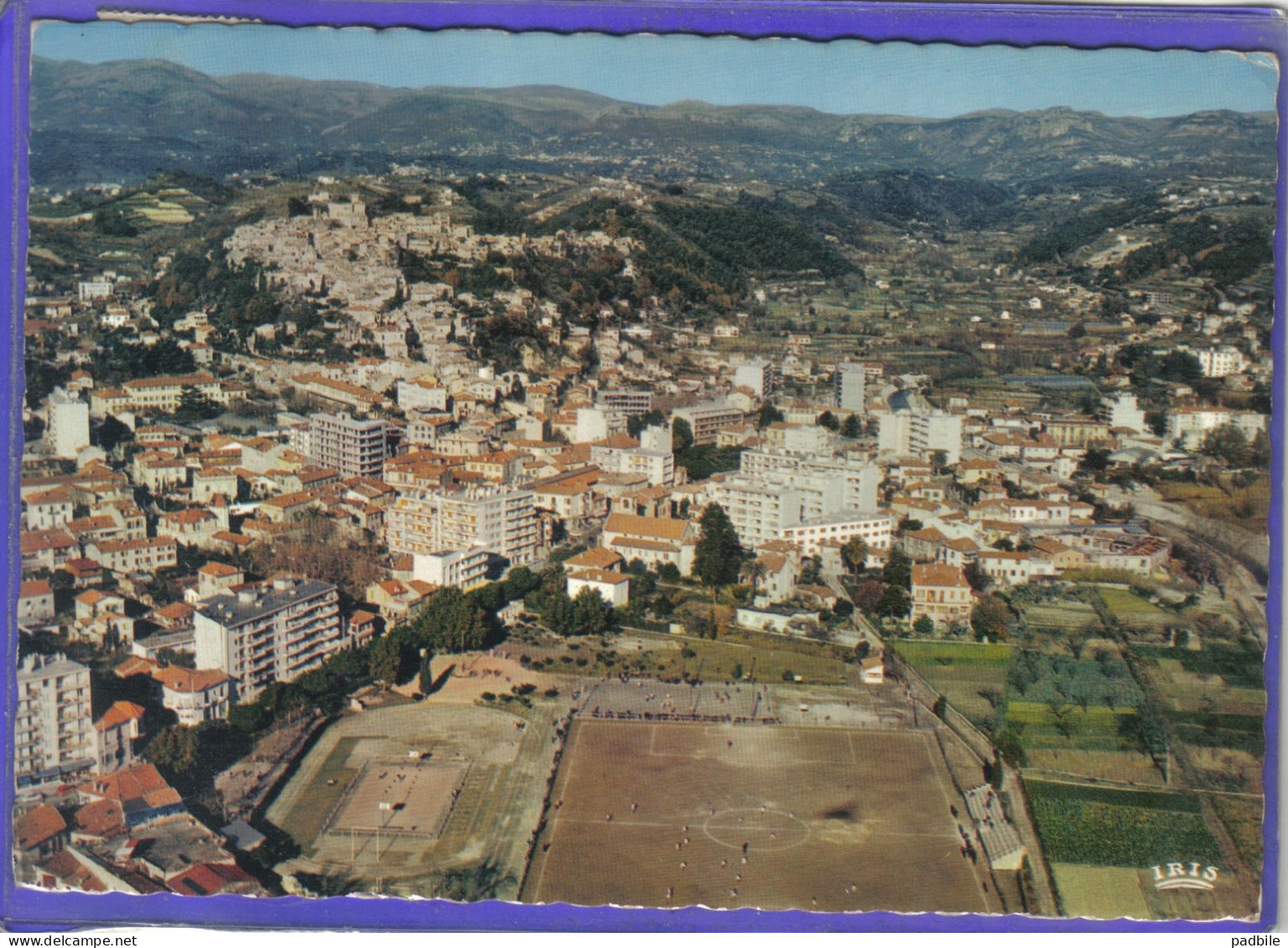 Carte Postale 06. Cagnes   Stade De Football  Terrain De Basket-ball  Vue Aérienne   Très Beau Plan - Cagnes-sur-Mer