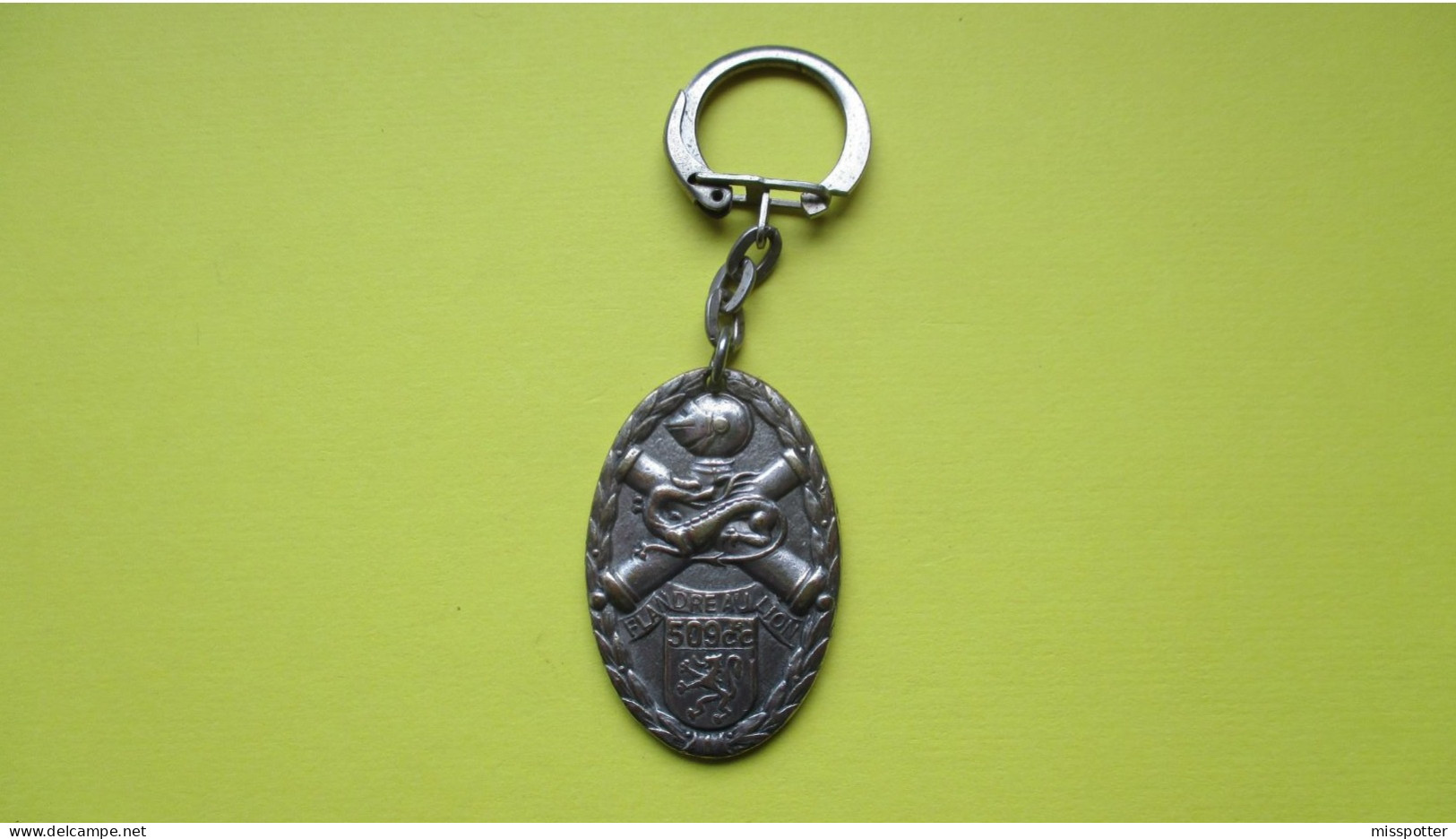 Porte Clé Vintage 509 ème Régiment Chars De Combat Amical Maubeuge 1966 - Key-rings