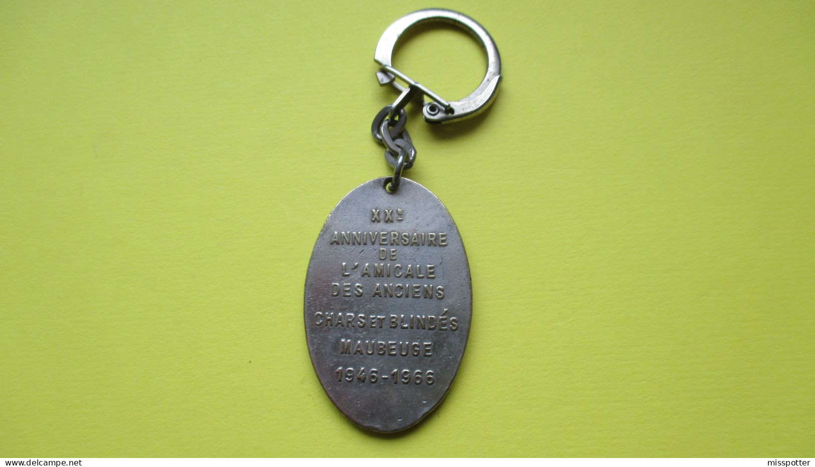 Porte Clé Vintage 509 ème Régiment Chars De Combat Amical Maubeuge 1966 - Key-rings