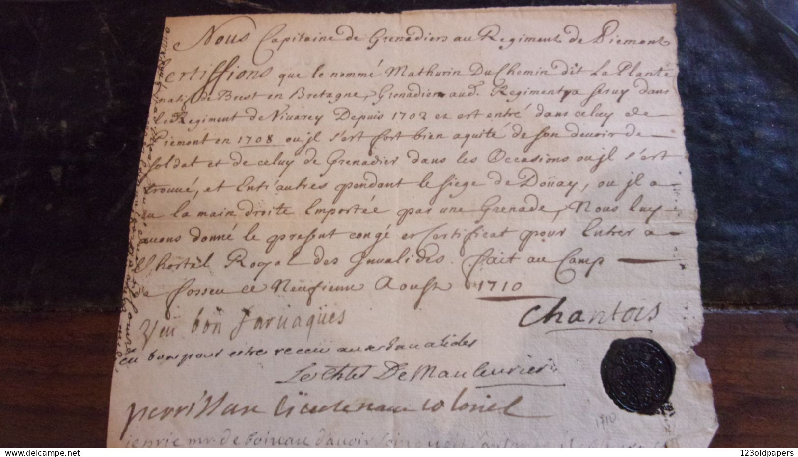 1710 CACHET NOIR CERTIFICAT DU GRENADIER DUCHEMIN REGIMENT DE PIEMONT / SIEGE DE DOUAI MAIN EMPORTEE ... - Documents