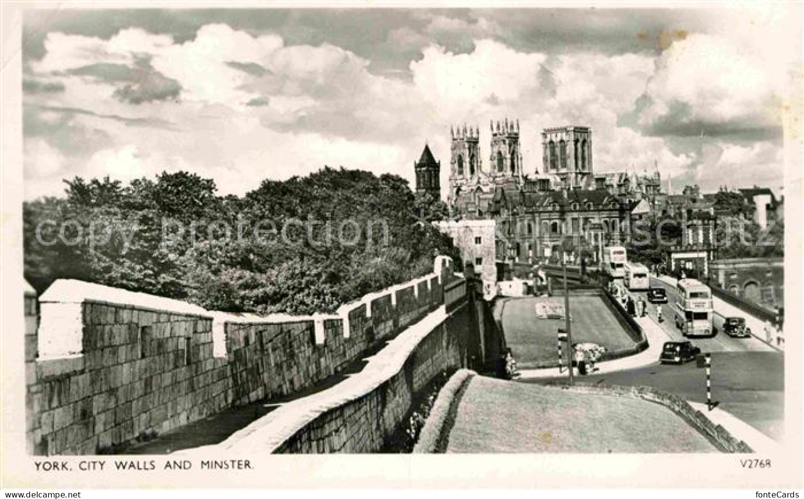 42715104 York UK City Walls And Minster York - Sonstige & Ohne Zuordnung
