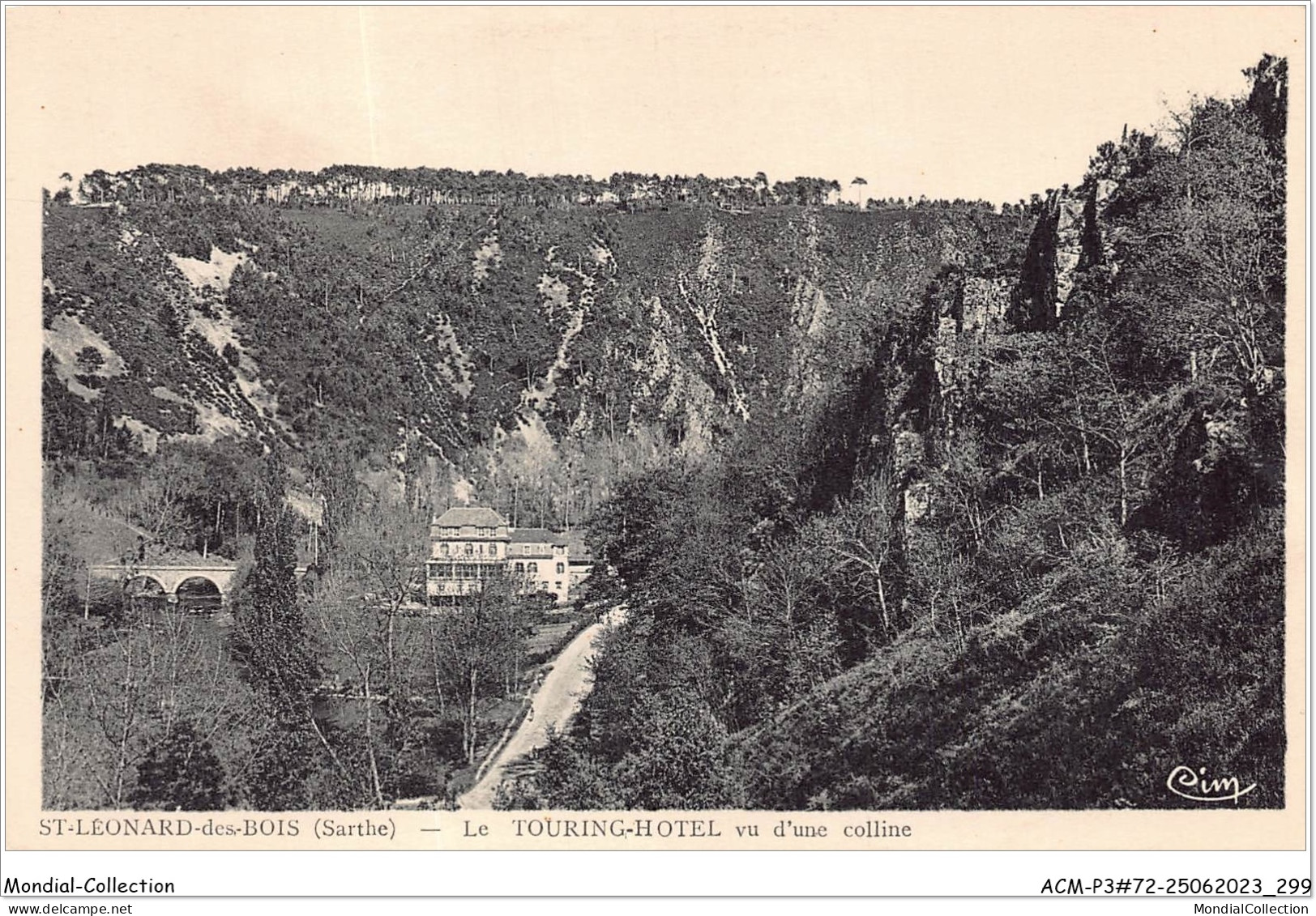 ACMP3-72-0213 - SAINT-LEONARD-DES-BOIS - Le Touring-hôtel Vu D'une Colline - Saint Leonard Des Bois