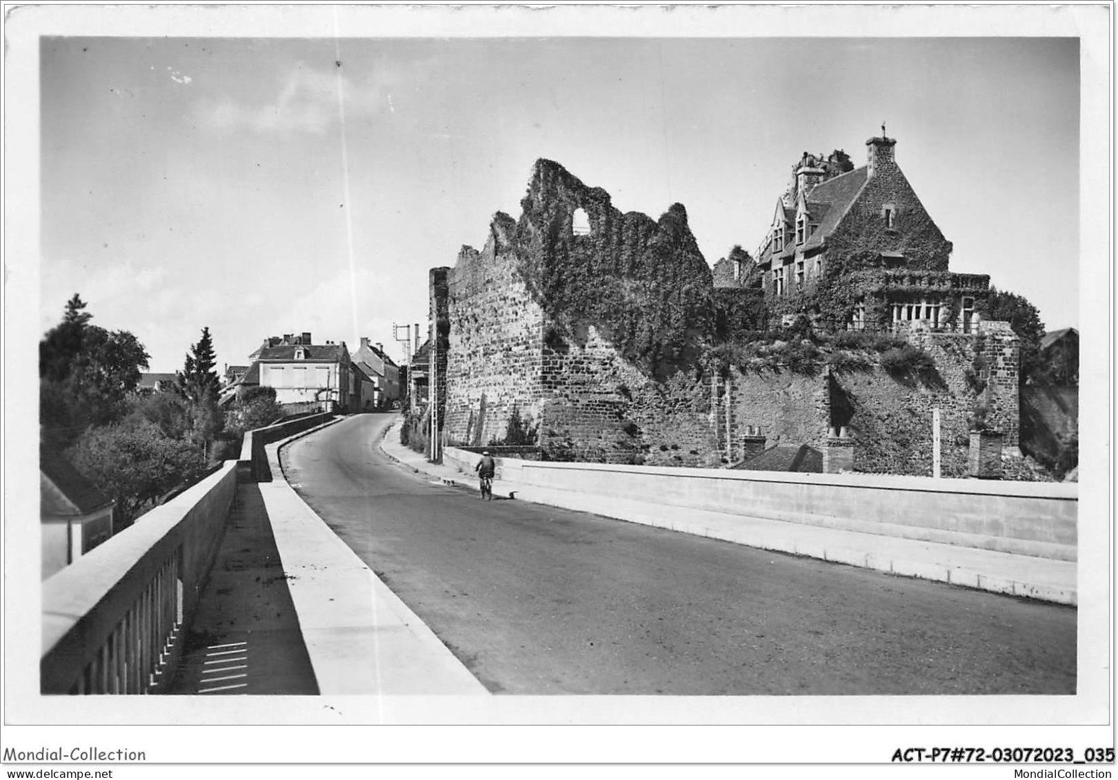 ACTP7-72-0615 - BEAUMONT-SUR-SARTHE - Entrée De Ville Et Vieux Château - Beaumont Sur Sarthe