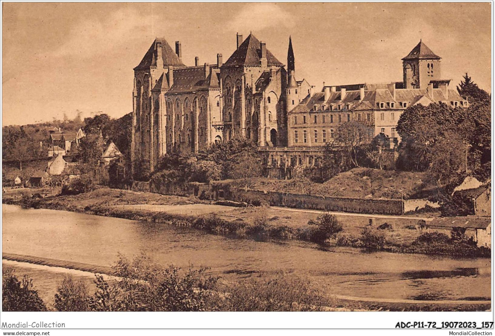 ADCP11-72-1082 - L'abbaye St-Pierre De SOLESMES Vue Du Coteau - Solesmes