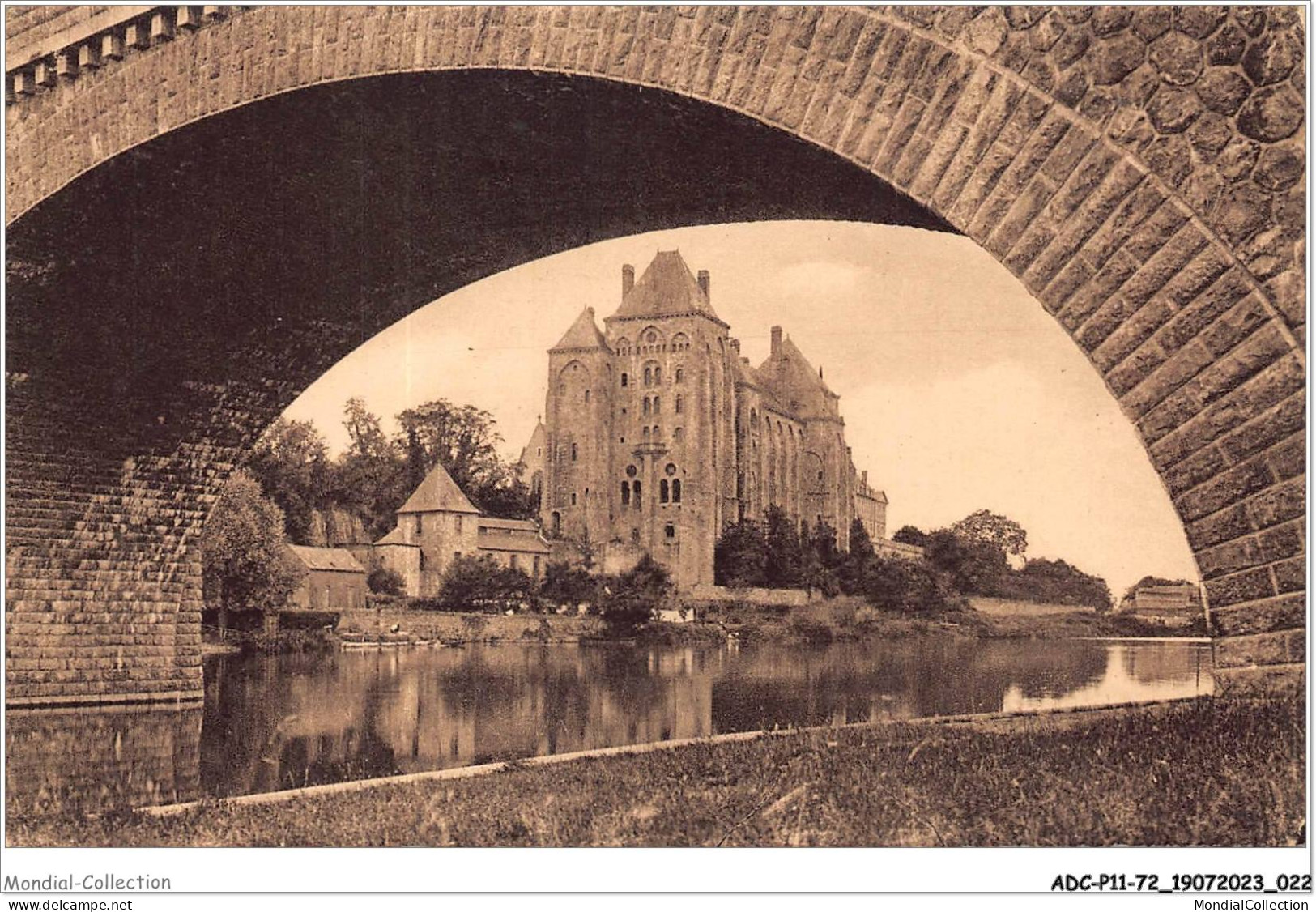 ADCP11-72-1013 - L'abbaye St-Pierre De SOLESMES - Vue Sous Le Pont  - Solesmes