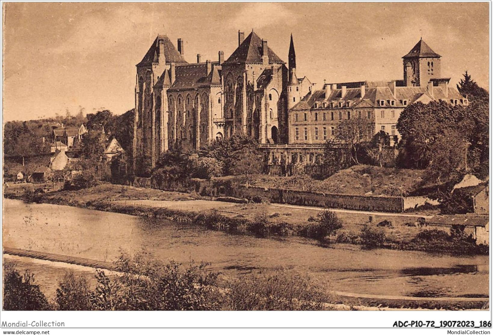 ADCP10-72-0997 - Abbaye St-Pierre De SOLESMES - Vue Du Coteau - Solesmes