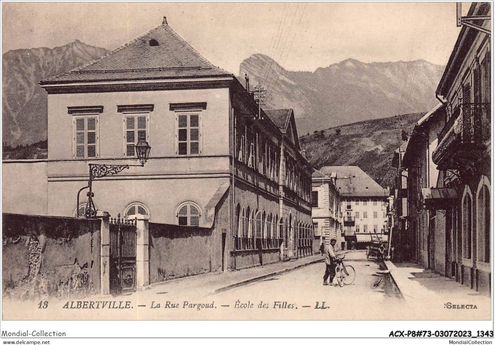 ACXP8-73-0676 - ALBERTVILLE - La Rue Pargoud - école Des Filles - Albertville