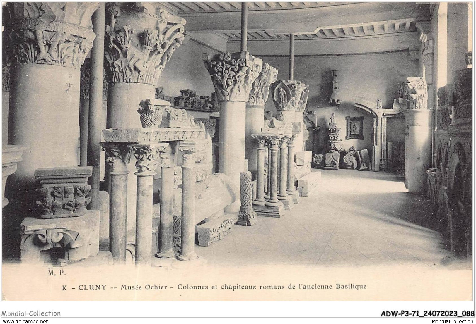 ADWP3-71-0233 - CLUNY - Musée Ochier - Colonnes Et Chapiteaux Romans De L'ancienne Basilique  - Cluny