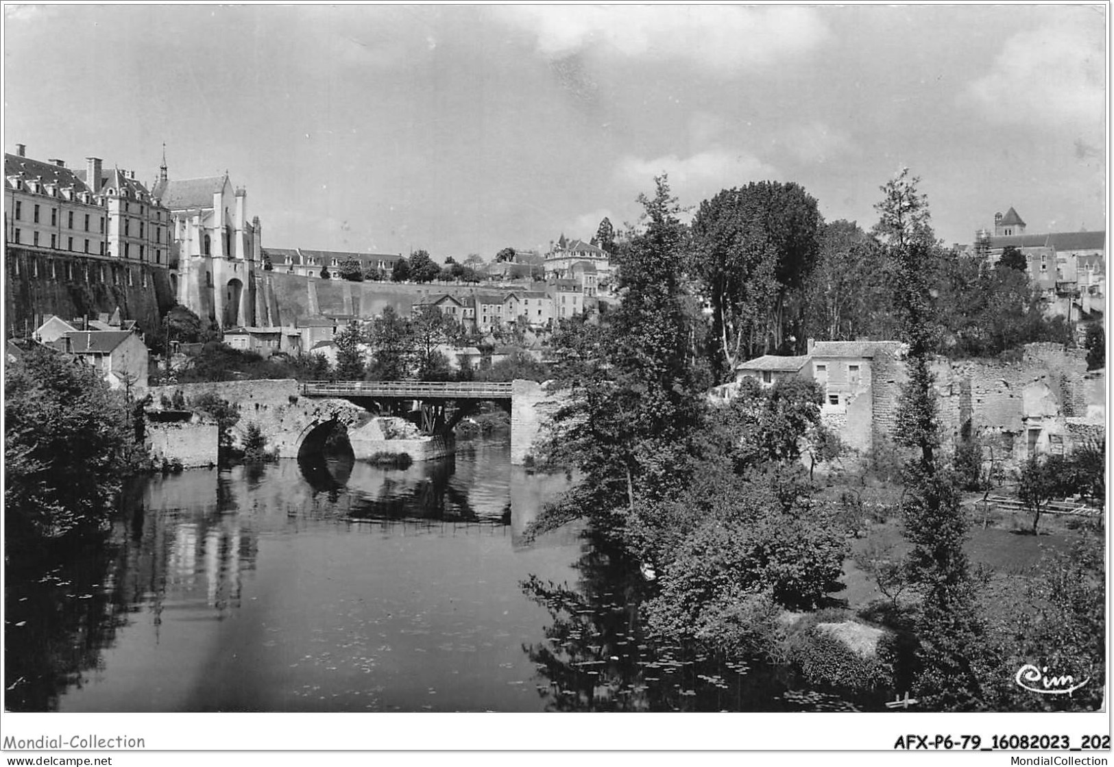 AFXP6-79-0554 - THOUARS - Le Chateau Et Le Pont Des Bleus - Detruit Par Les Allemands En Aout 1944 - Thouars