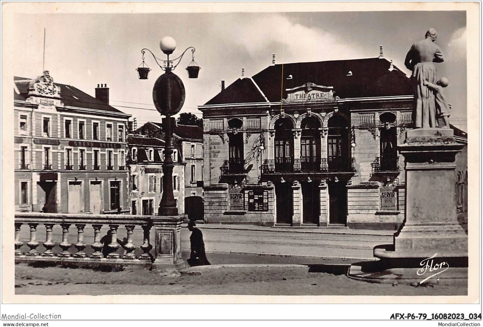 AFXP6-79-0470 - PARTHENAY - La Place Du Theatre - Parthenay