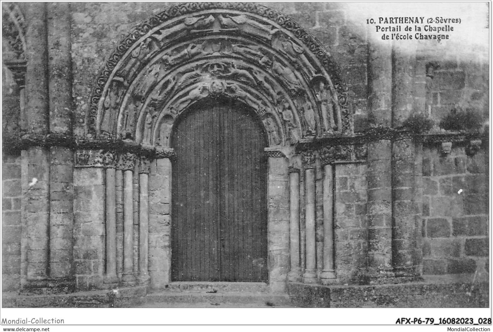 AFXP6-79-0467 - PARTHENAY - Portail De La Chapelle De L'ecole Chavagne - Parthenay