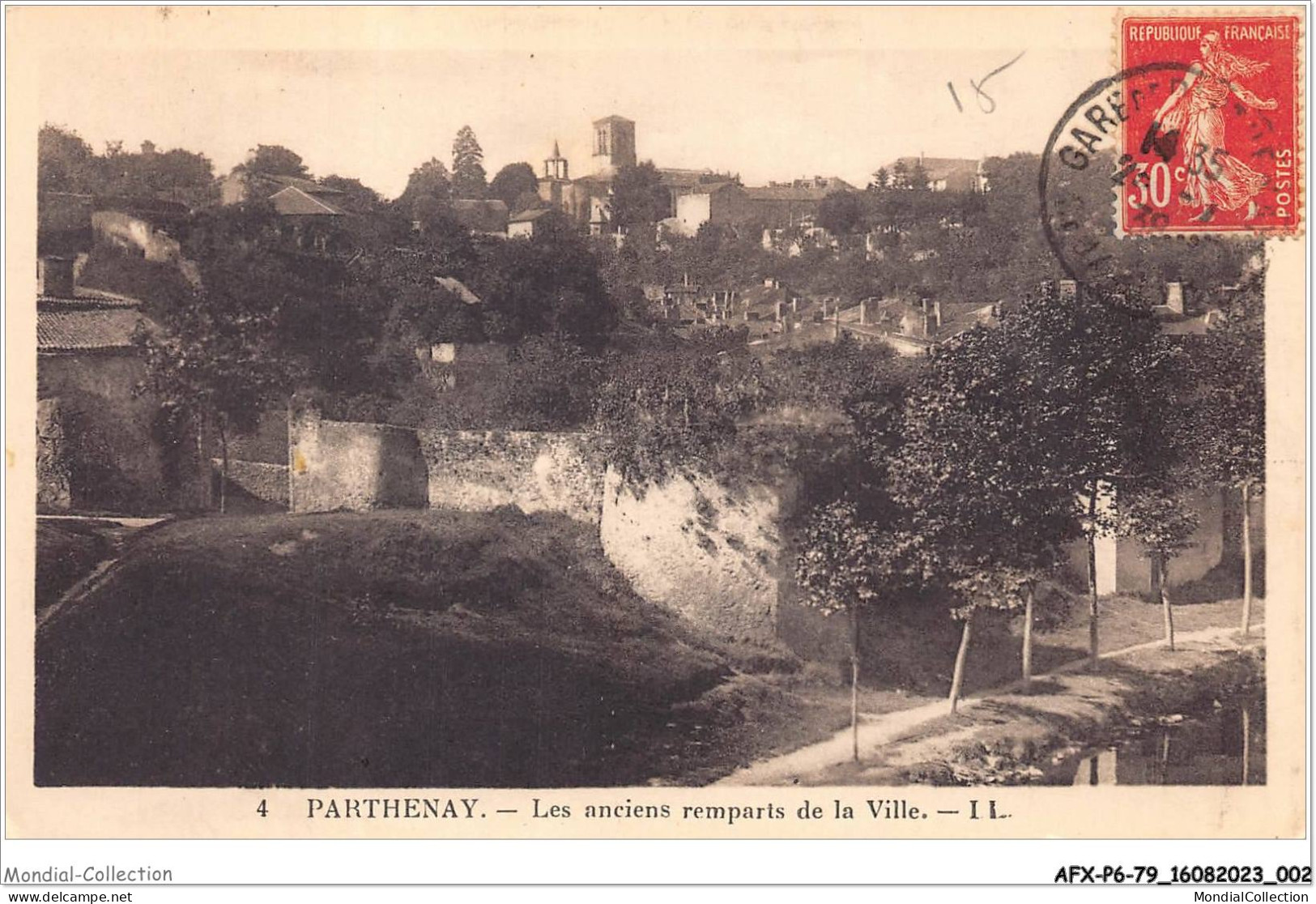 AFXP6-79-0454 - PARTHENAY - Les Anciens Remparts De La Ville - Parthenay