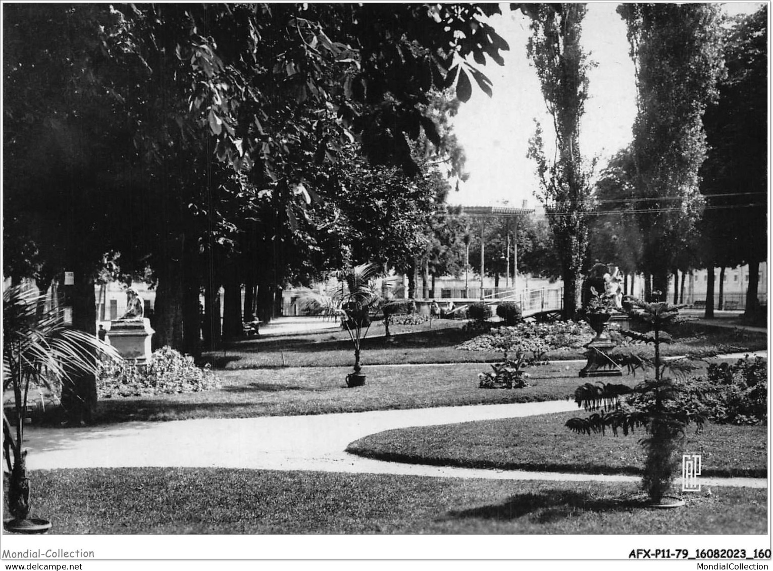 AFXP11-79-0963 - NIORT - Jardin De La Breche - Niort