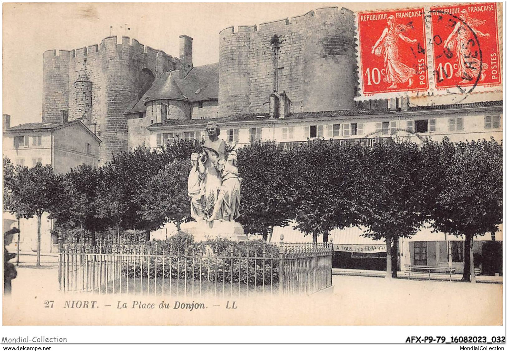 AFXP9-79-0751  - NIORT - La Place Du Donjon - Niort