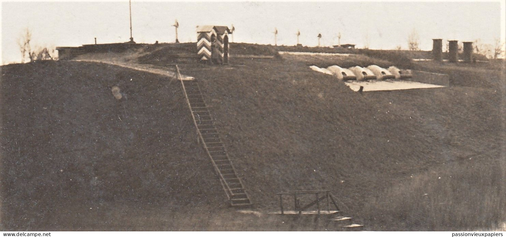 CARTE PHOTO ALLEMANDE Près D'ANTWERPEN  SURVEILLANCE DE L'ESCAUT ?  CIMETIERE ? Sur La RIVE - Antwerpen