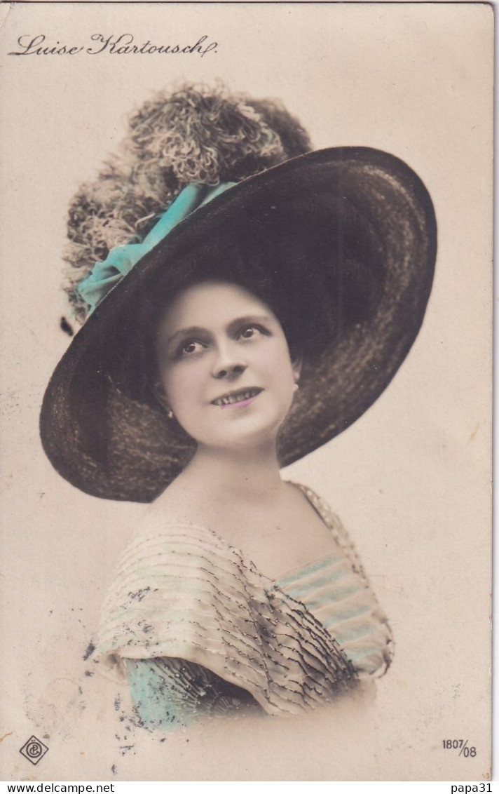 Belle Femme  Avec Un Grand Chapeau - Femmes