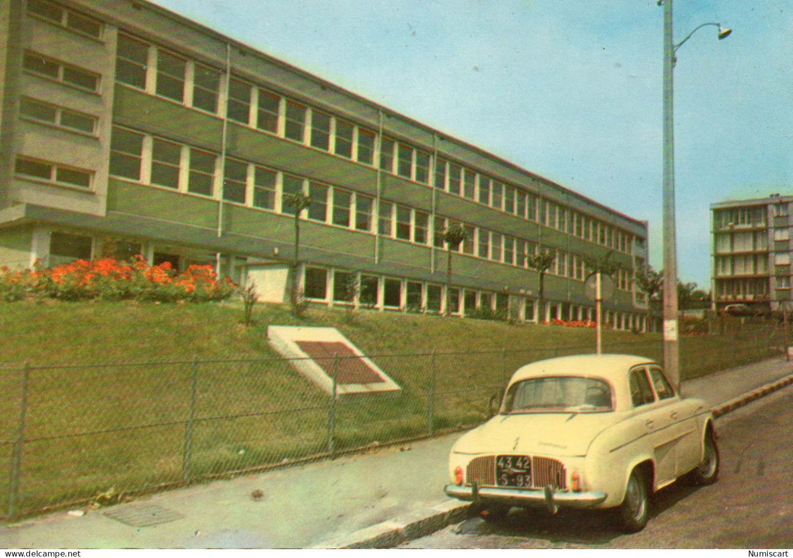 Montreuil-sous-Bois Groupe Scolaire Voiture Dauphine Renault - Montreuil